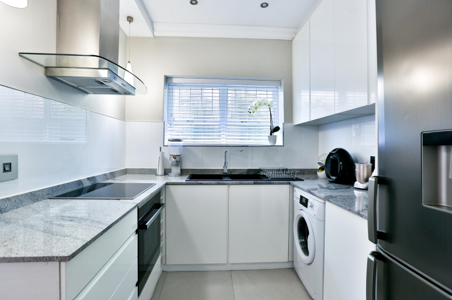 To Let 1 Bedroom Property for Rent in Sea Point Western Cape